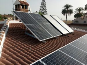 Instalación de placas solares en una vivienda, efectuada por Dimarsa Energy Solutions